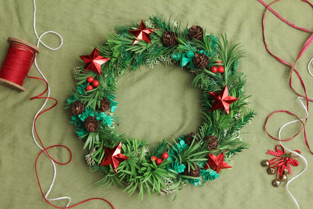 Elaborate Christmas Wreath Papercraft