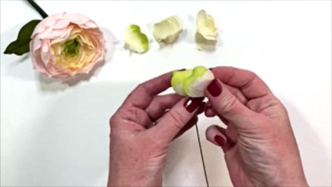 Creating Crepe Paper Flowers with Kelly Wayment on Craftcast