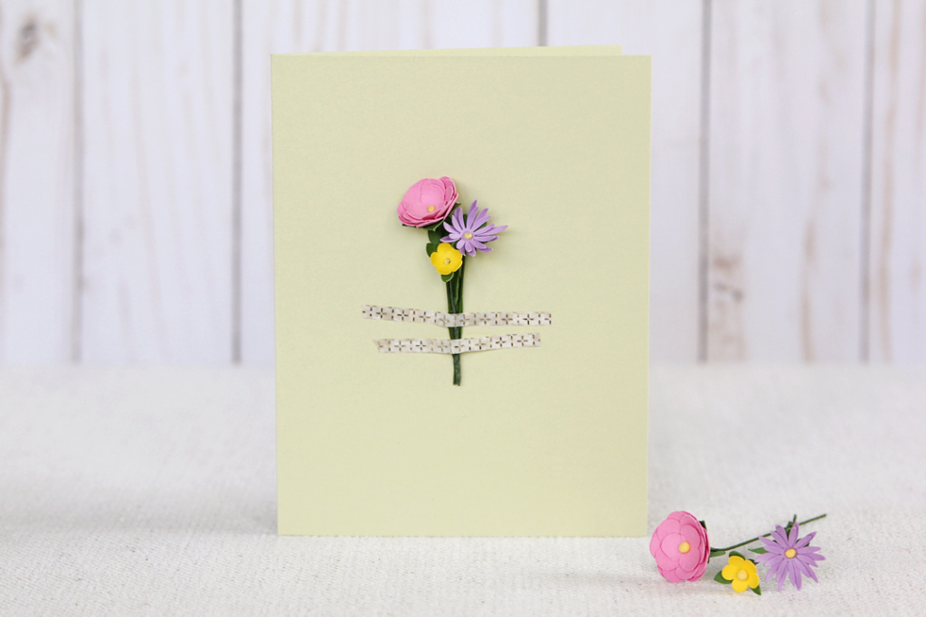Tiny flower card by Kelly Wayment